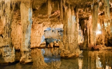 Gruta de Neptuno